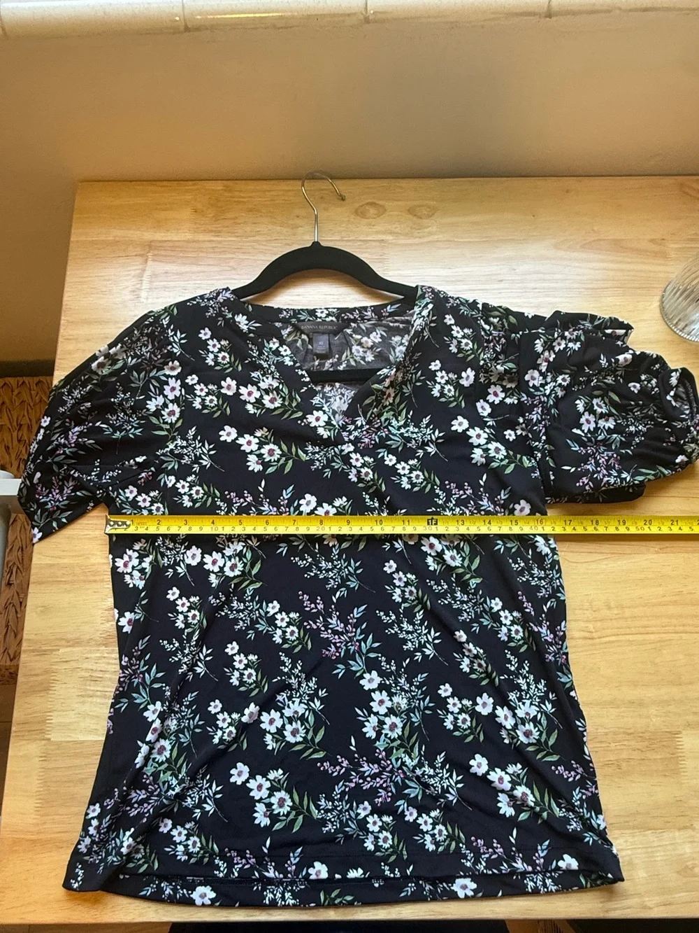 Women’s Banana Republic Black Floral V-Neck Blouse - Classic Floral Print